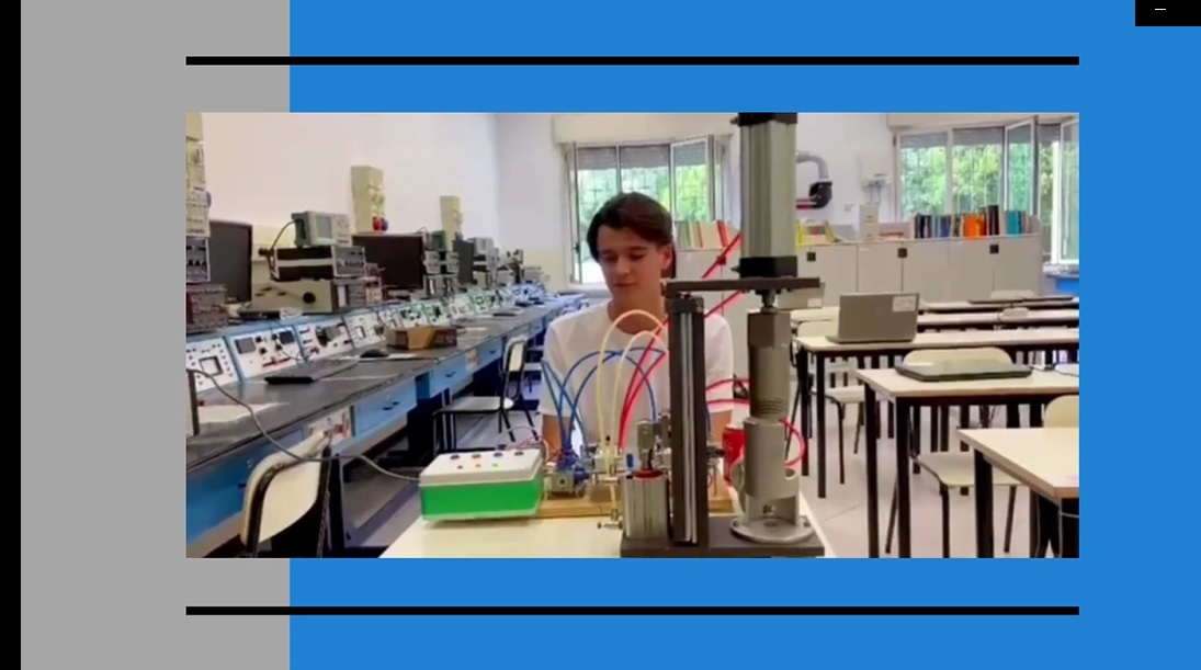 CONCORSO STEM LTO: 3° POSTO PER FORMA CASTIGLIONE DELLE STIVIERE CON LO SCHIACCIA LATTINE ECOLOGICO ARTICOLO TERZO PREMIO STEM 5